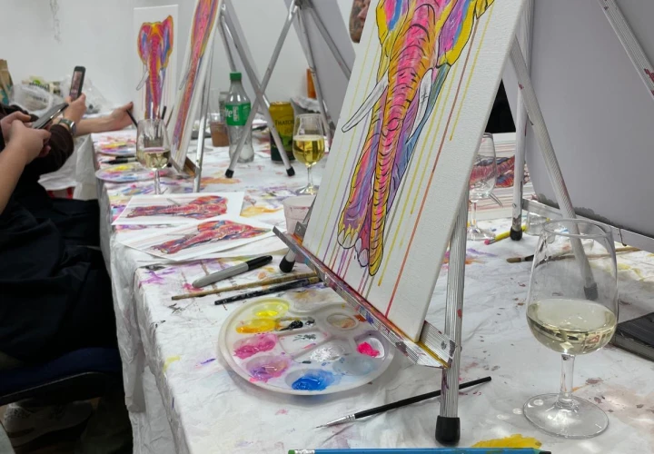 Sip and Paint parties: how they work and what you create Sip and Paint parties: how they work and what you create